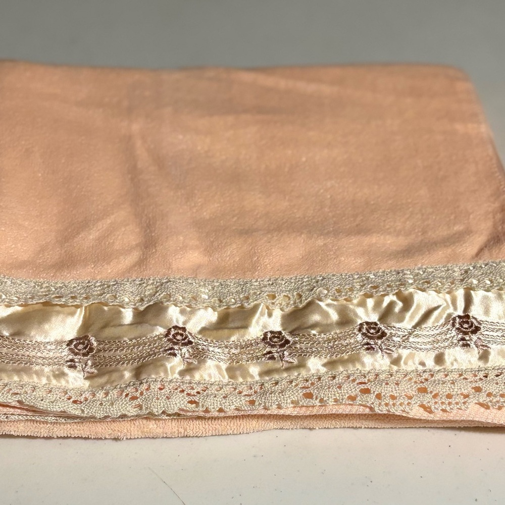 Vintage Salisbury House Peach Embroidered Lace Bath Towel Cotton Polyester Satin